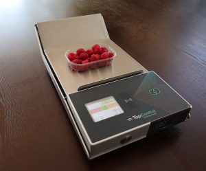 IWS 1500 - intelligente, mobile Feldwaage mit Schale Himbeeren